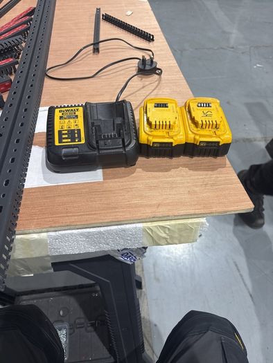 batteries and charger dewalt 5.0Ah