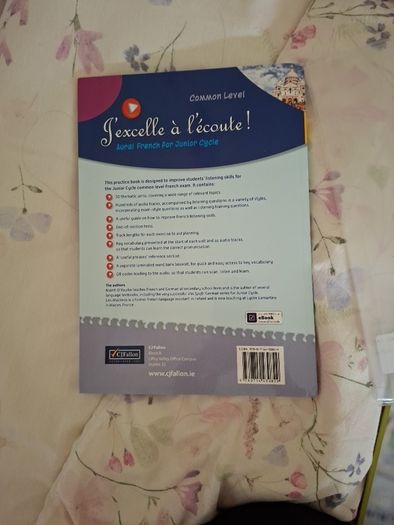 Junior cycle French Book. J'excelle a l'ecoute