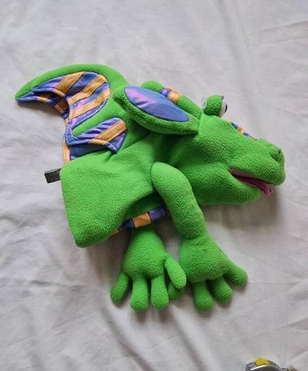 Mellisa and doug smoulder the dragon 12"puppet tags still attached