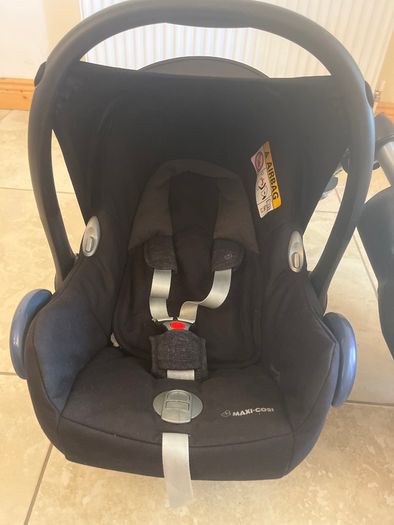 Maxi cosi seat and adapter