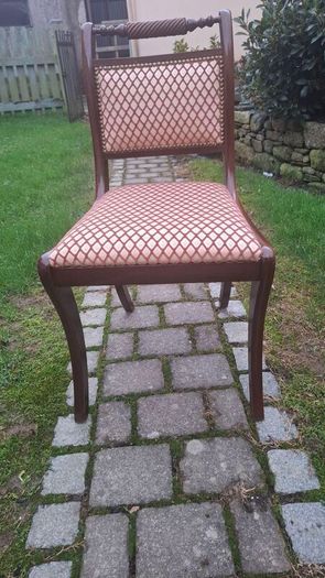 Large Oval Mahogany Dining Table  with six Matching Chairs in excellent condition with matching glass top