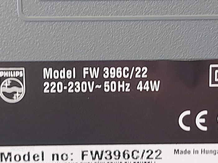 Philips Hi-Fi System, Model FW 396C-22, 3 CD Changer, Dual Tape Deck, Tuner and Aux, in very good condition
