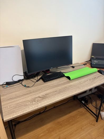 Desk good as new