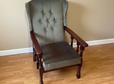High-Back Tufted Armchair | Excellent Condition