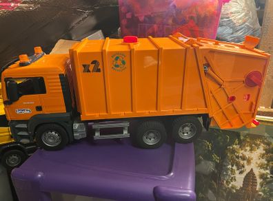 Bruder recycling truck