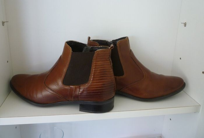 Brown Leather Chelsea Ladies Boots.  Side Zip. Colour Saddle Brown. Brand Ellen Blake.  Size Uk 6 / Eu 39.   In Very Good Condition. Quality Leather