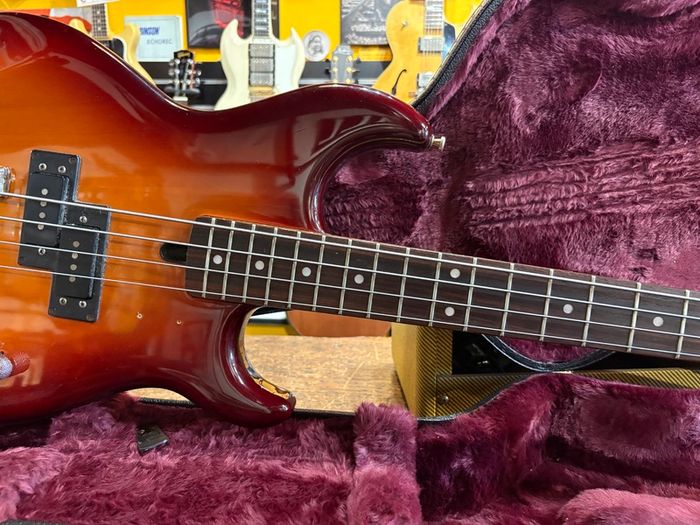Yamaha BroadBass VI Sunburst 1981