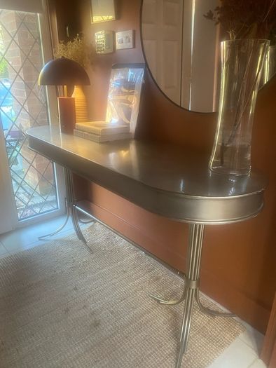 console Table