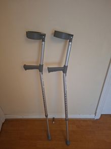 adjustable adult crutches