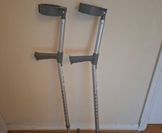 adjustable adult crutches