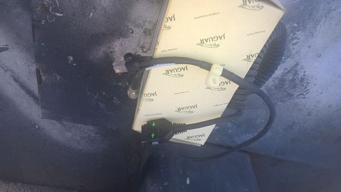 Genuine Original Jaguar In Car Phone Extension Harness Cable LJB 7328CA