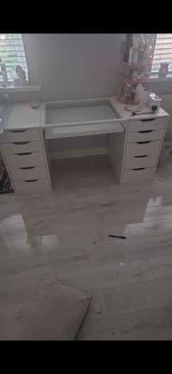 vanity table