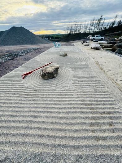 Plum slate boulders rocks chippings pebbles