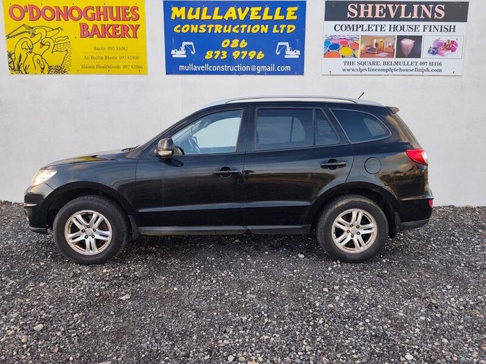 Black Santa Fe Jeep