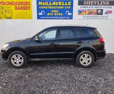 Black Santa Fe Jeep