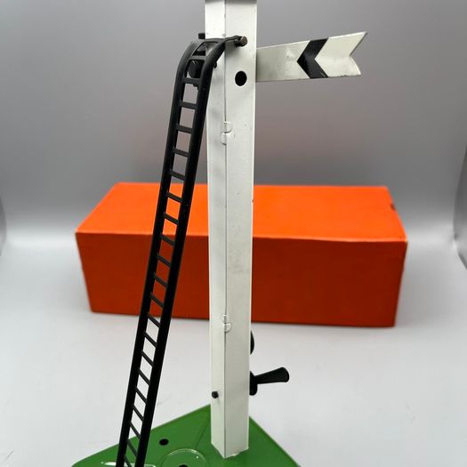 Hornby Trains O Gauge No 1 Tin Level Crossing + No 2 Single Arm Signal Boxed