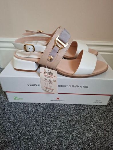 Callaghan sandals