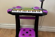 Childs Keyboard / piano