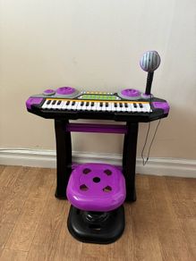 Childs Keyboard / piano