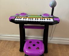 Childs Keyboard / piano