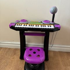 Childs Keyboard / piano