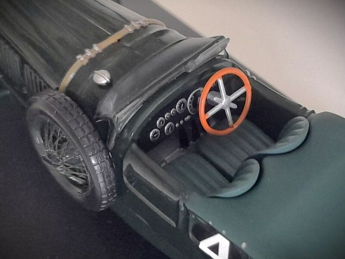 Diecast Model Le Mans Winning Bentley Le Mans 1930 1st - IXO 1:43