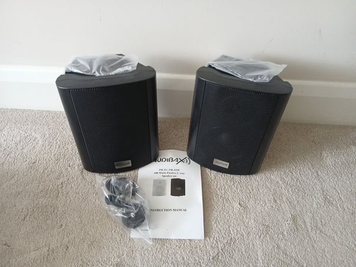 passive speakers 100w 8ohm with wall brackets