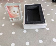 Solid glass frame for picture