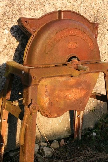 Antique Bentall Patent Unchokable  ROOT CUTTER Flower Pot