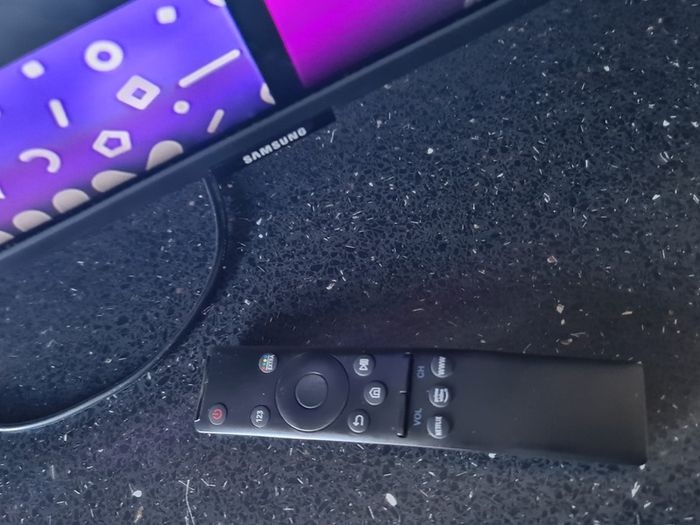 Samsung 43" QLED 4K Smart TV  Like New Condition