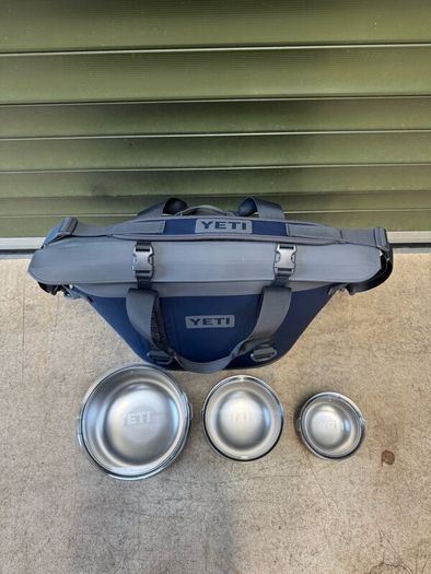 Yeti M30 tote cooler bag plus bowls