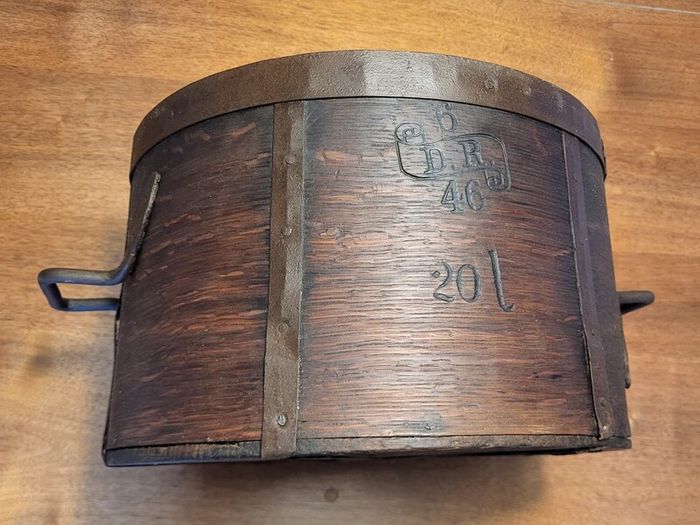 Beautiful vintage wooden pot 20L with metal handles