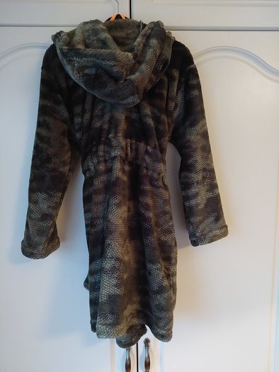 Green camouflage hooded dressing gown (3-4 years)