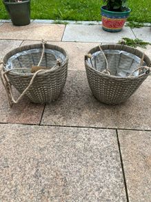 2 Hanging Pots