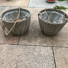 2 Hanging Pots