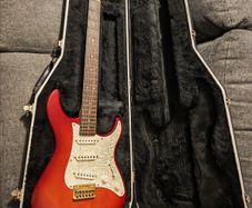 Yamaha Pacifica 303-12 Electric Guitar Made in Taiwan with Hard Case