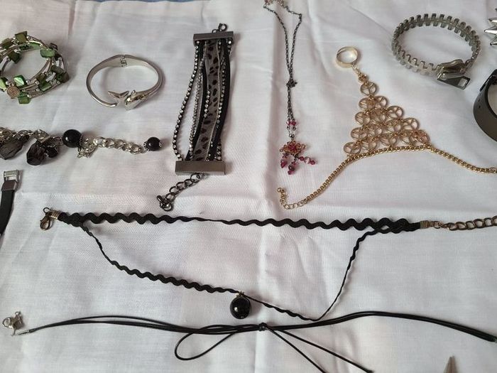 jewelleries 1 euro each or 50 euro for all
