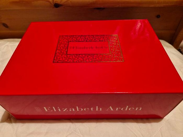 Elizabeth Arden Make Up Set - Absolute Bargain