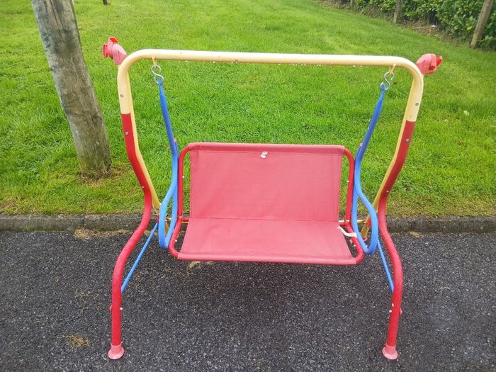 Kids swing