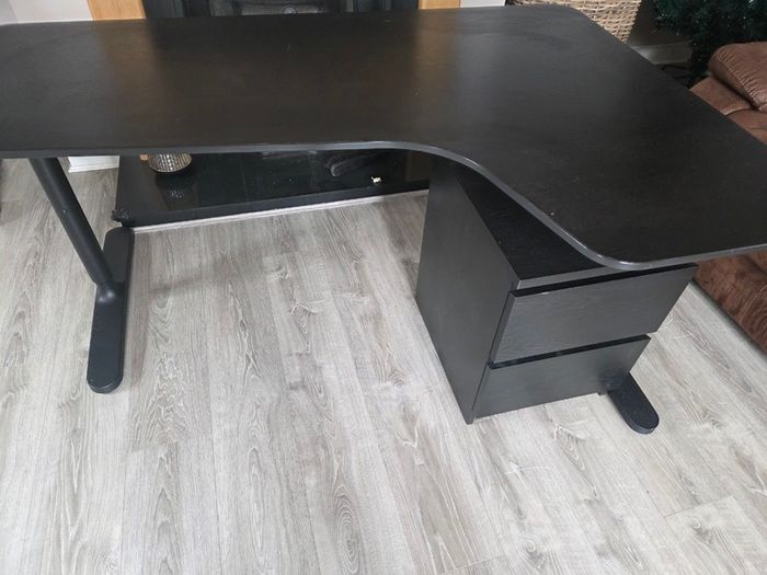 Bekant Corner Gaming /Office Desk