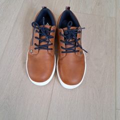 Boys shoes