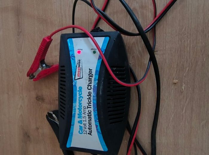 Car + Motorcycle trickle charger