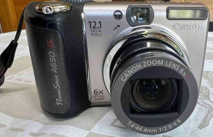 Canon 650is digital Camera