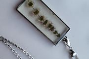 Rectangle necklace with resin and dried flowers