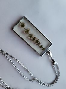 Rectangle necklace with resin and dried flowers