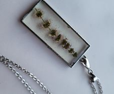 Rectangle necklace with resin and dried flowers