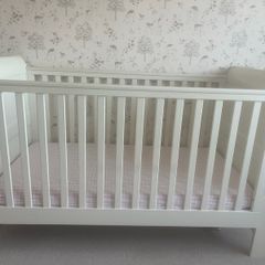 Mamas and Papas Mia Cot Bed