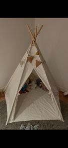 Indoor tipi tent- excellent condition
