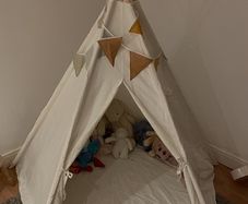 Indoor tipi tent- excellent condition