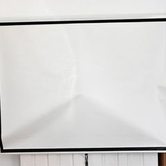 Projector Screen - retractable